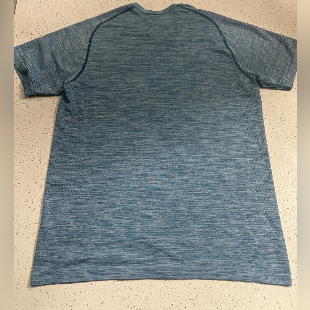 Lululemon men’s shirt